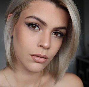 Meet your Posher, Claudia